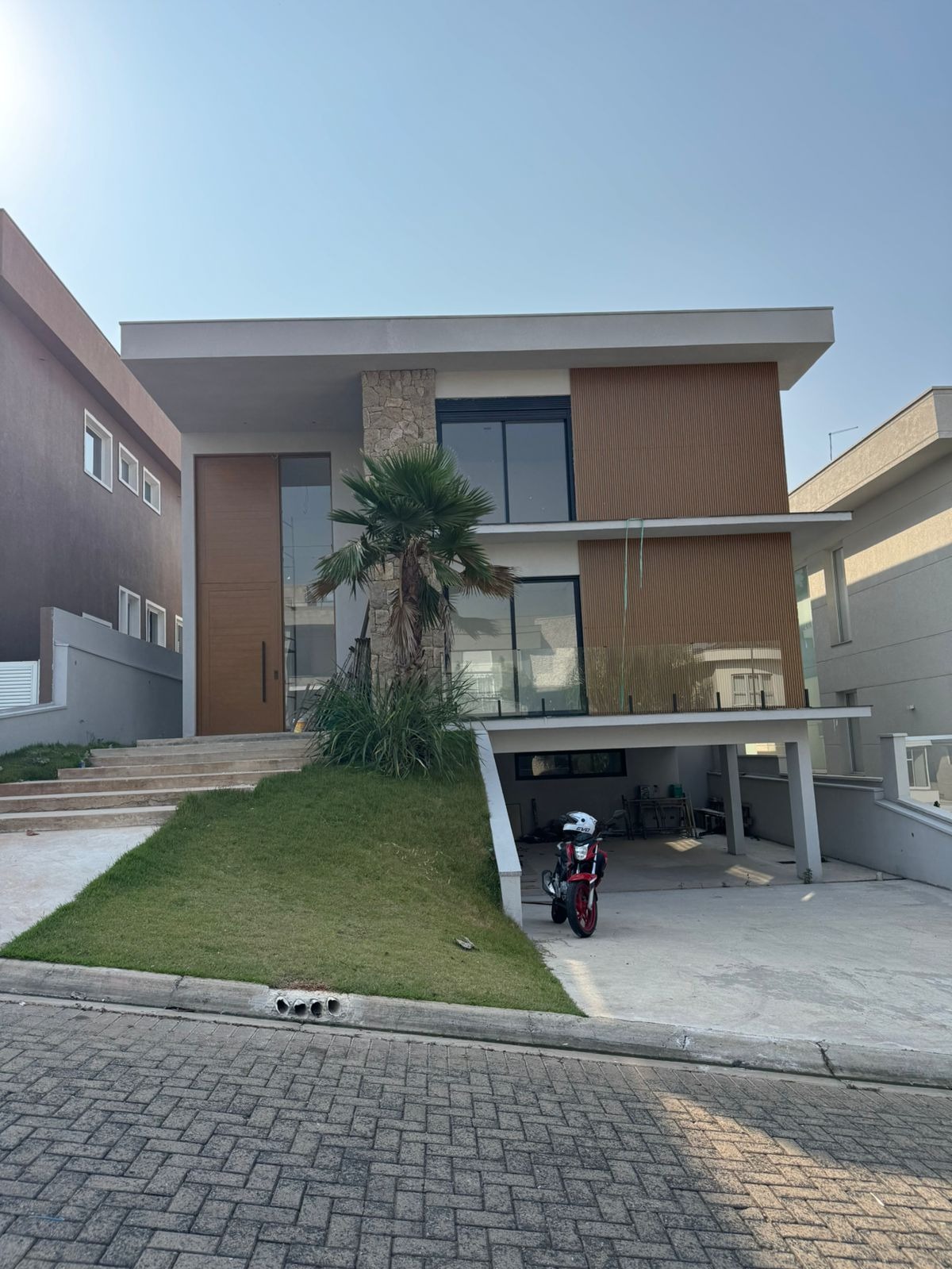 Casa à venda com 3 quartos, 420m² - Foto 1