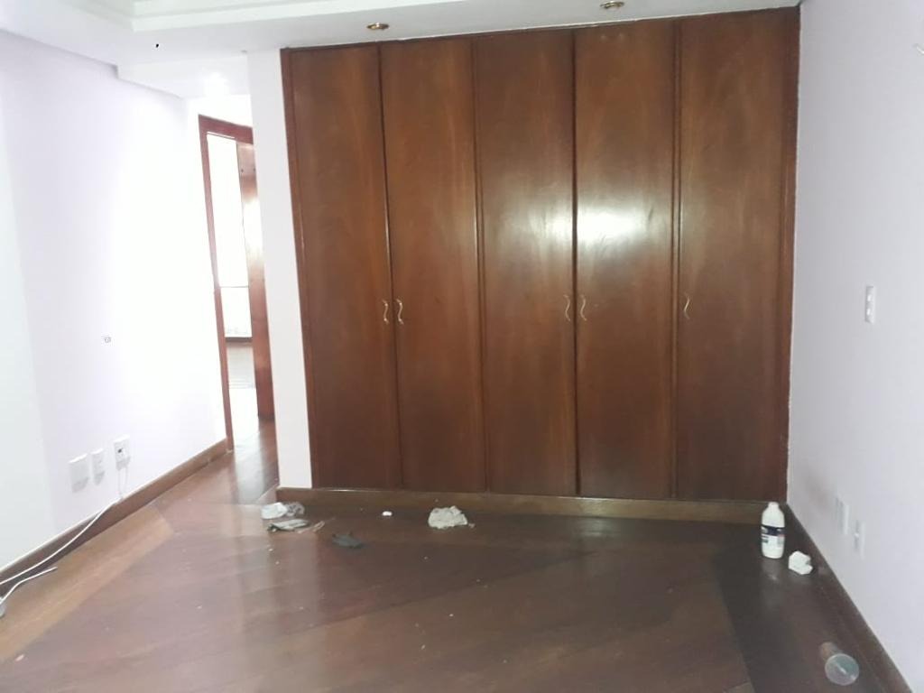 Casa à venda com 4 quartos, 550m² - Foto 18