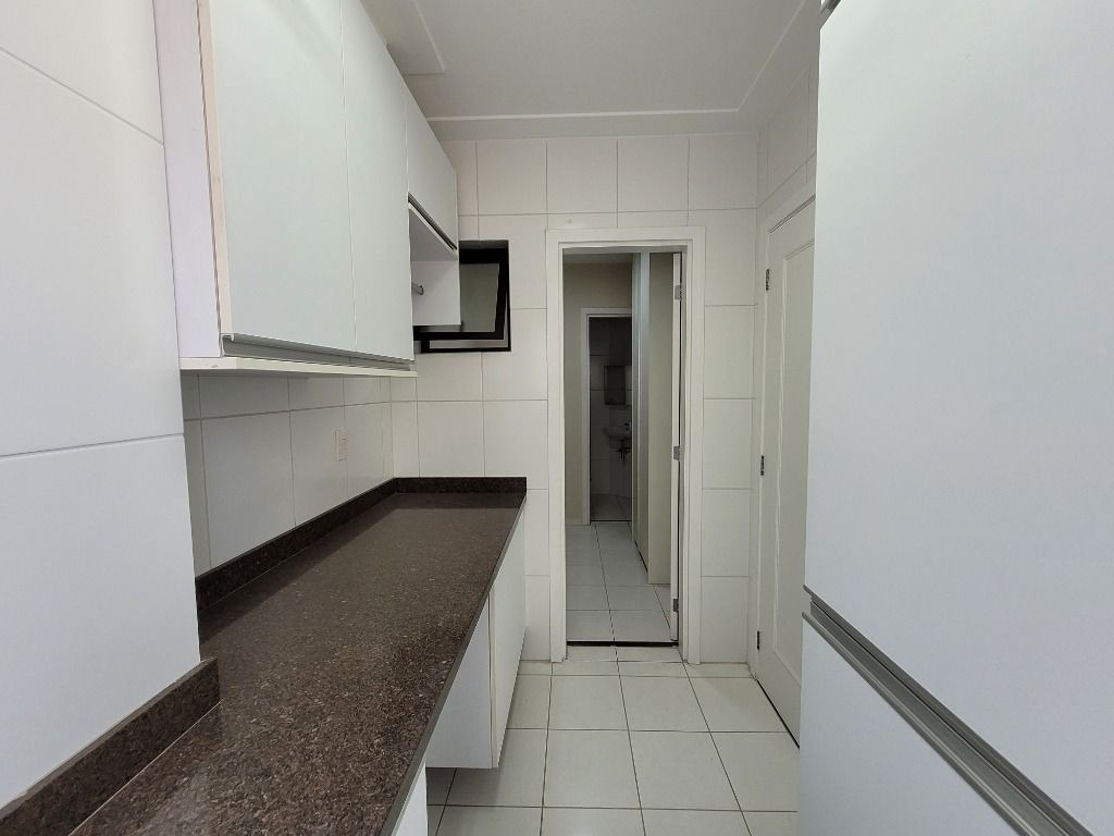 Apartamento para alugar com 3 quartos, 177m² - Foto 11