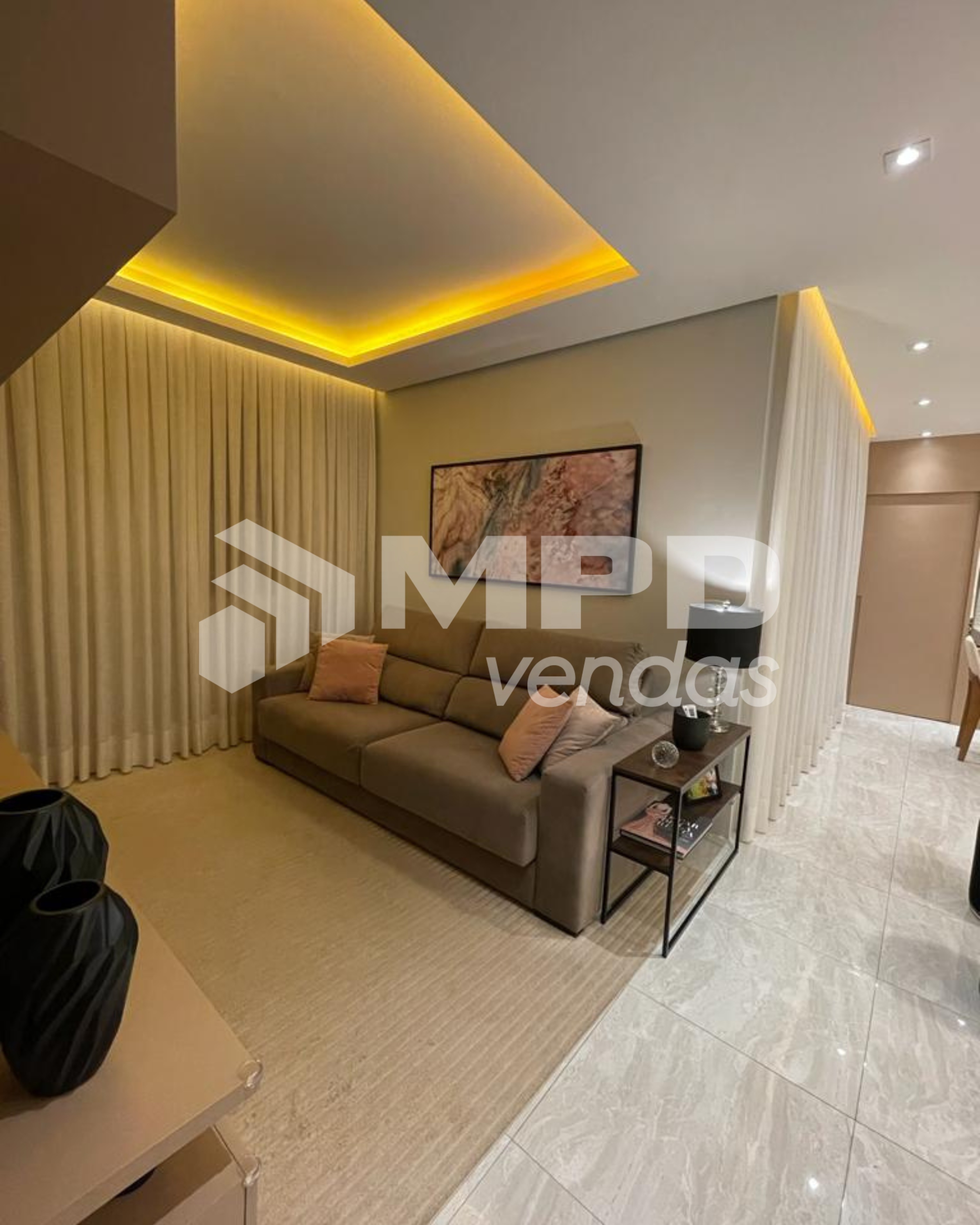 Apartamento à venda com 3 quartos, 123m² - Foto 2