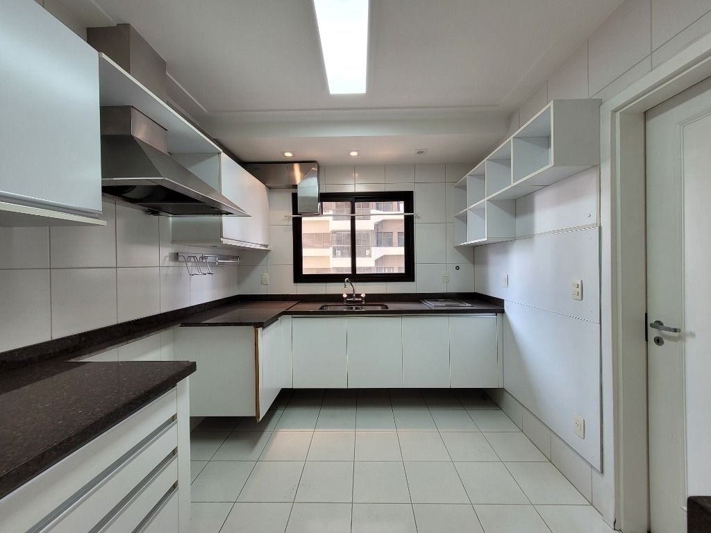 Apartamento para alugar com 3 quartos, 177m² - Foto 8