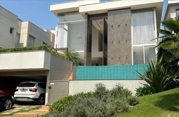 Casa de Condomínio para alugar com 4 quartos, 301m² - Foto 1