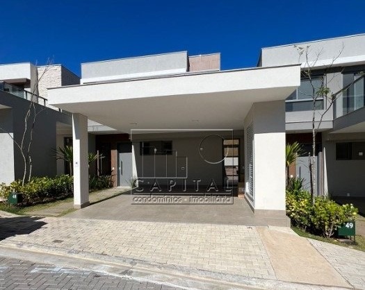 Casa para alugar com 3 quartos, 250m² - Foto 1