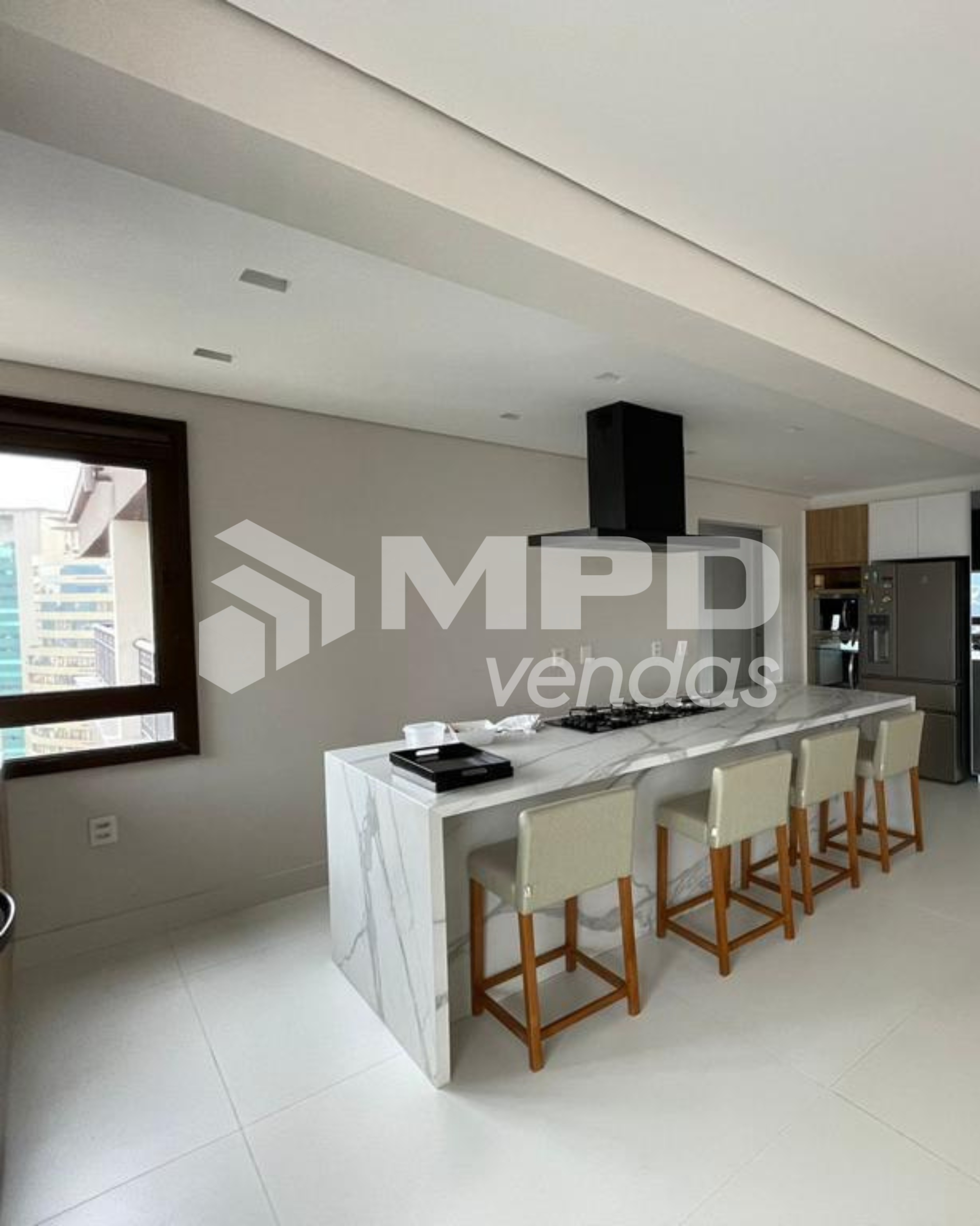 Apartamento à venda com 3 quartos, 228m² - Foto 4