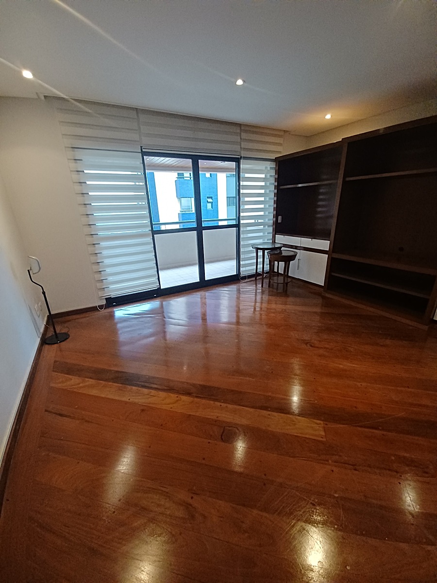 Apartamento à venda com 3 quartos, 154m² - Foto 3