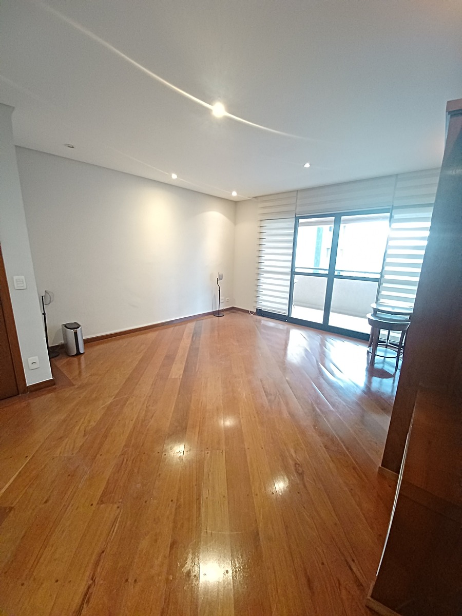 Apartamento à venda com 3 quartos, 154m² - Foto 1