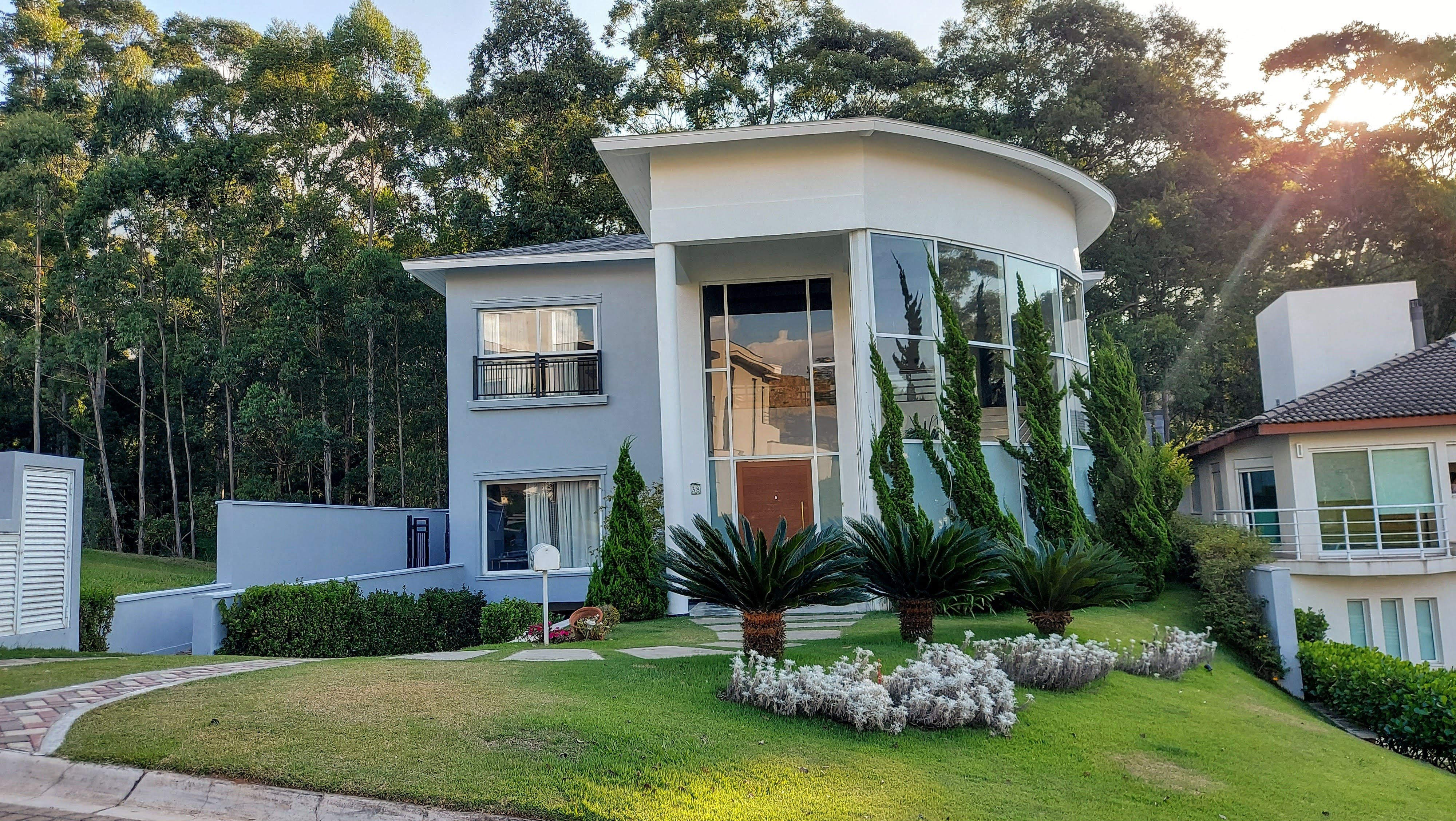 Casa para alugar com 4 quartos, 660m² - Foto 1