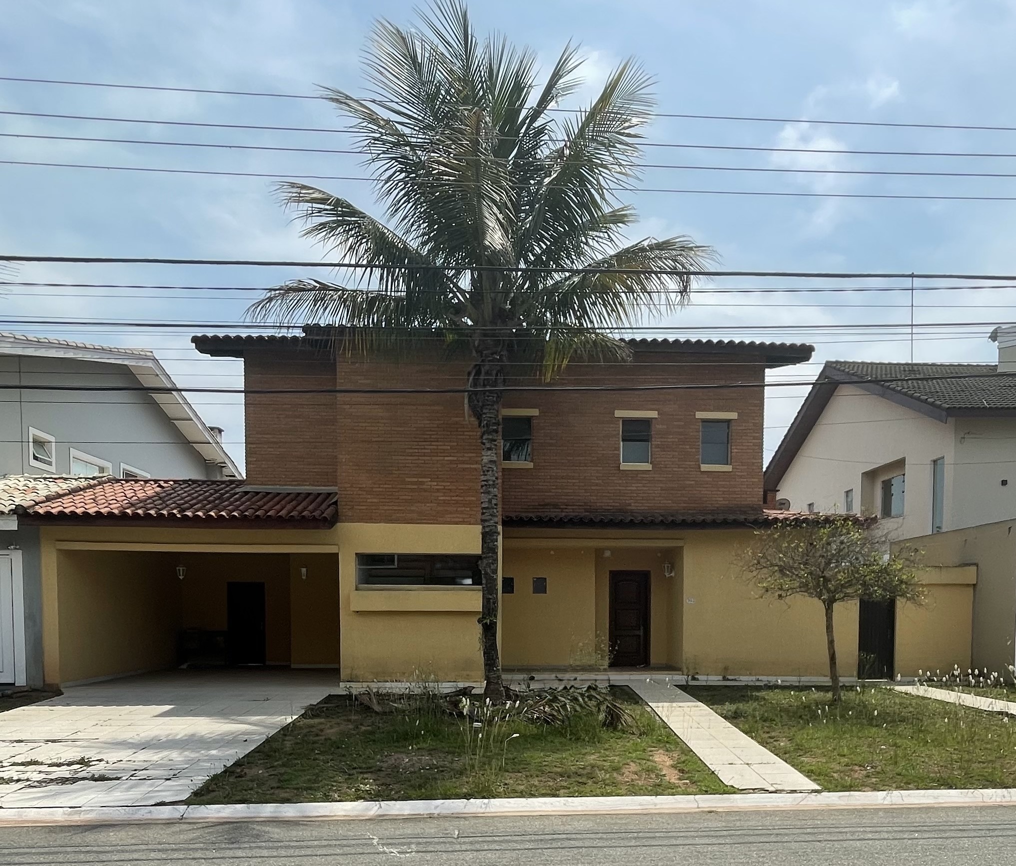 Casa de Condomínio à venda com 5 quartos, 240m² - Foto 1