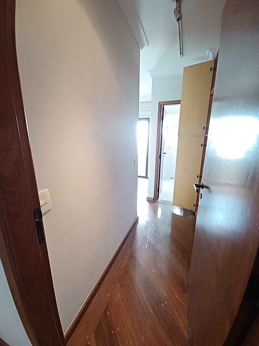 Apartamento à venda com 3 quartos, 154m² - Foto 11