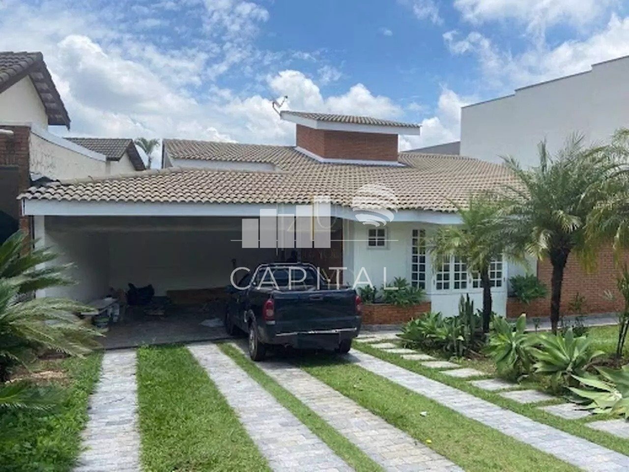 Casa à venda e aluguel com 4 quartos, 441m² - Foto 1