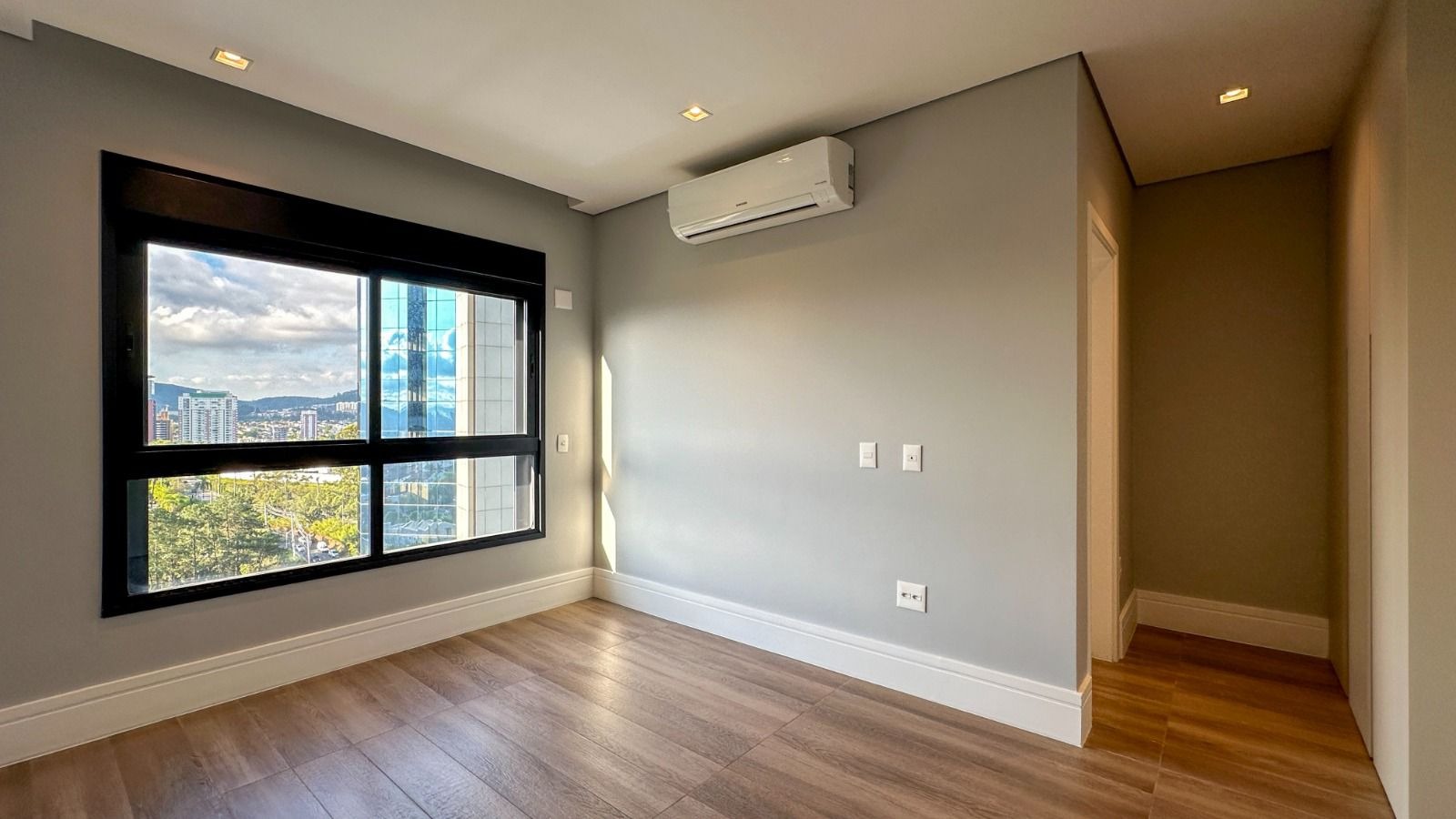 Apartamento à venda com 4 quartos, 344m² - Foto 4