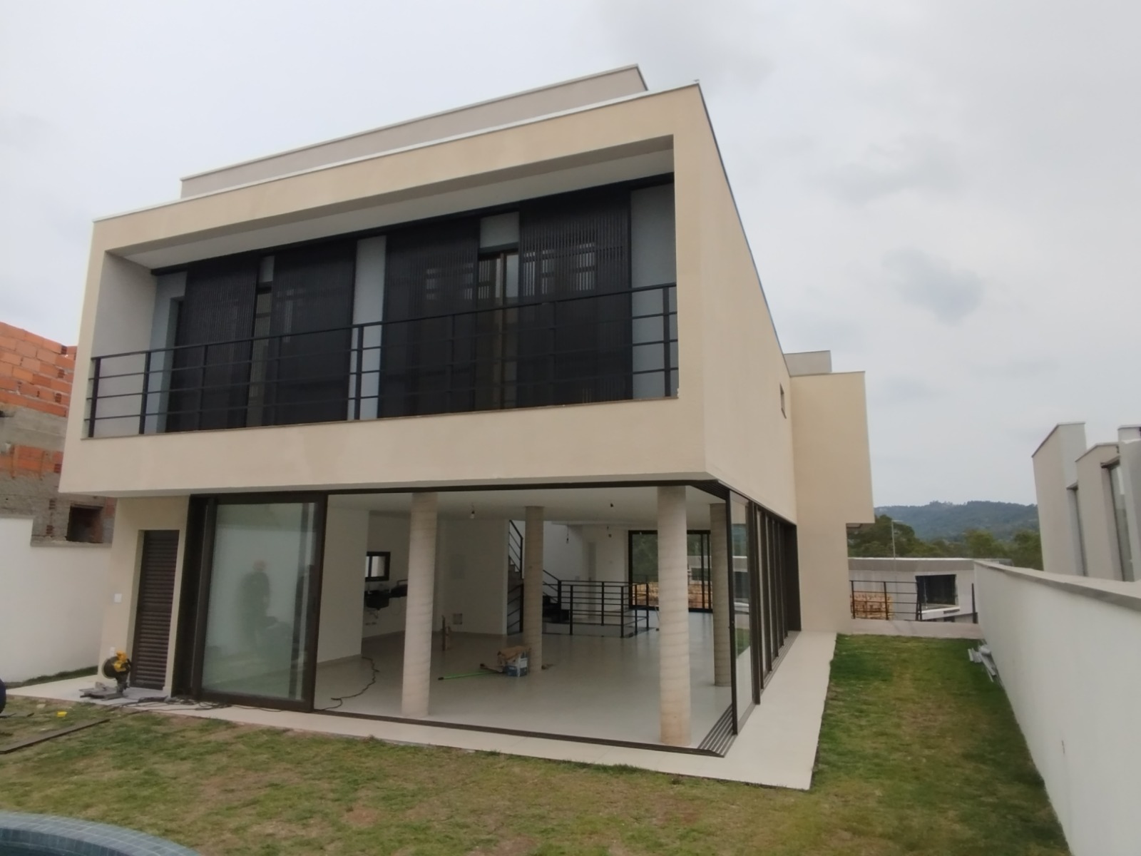 Casa de Condomínio à venda com 4 quartos, 340m² - Foto 1