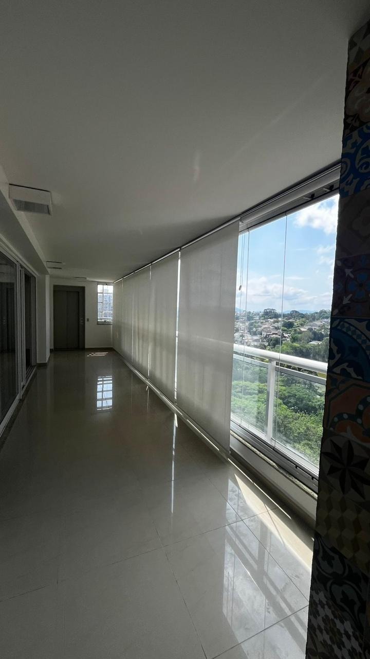 Apartamento para alugar com 3 quartos, 196m² - Foto 2