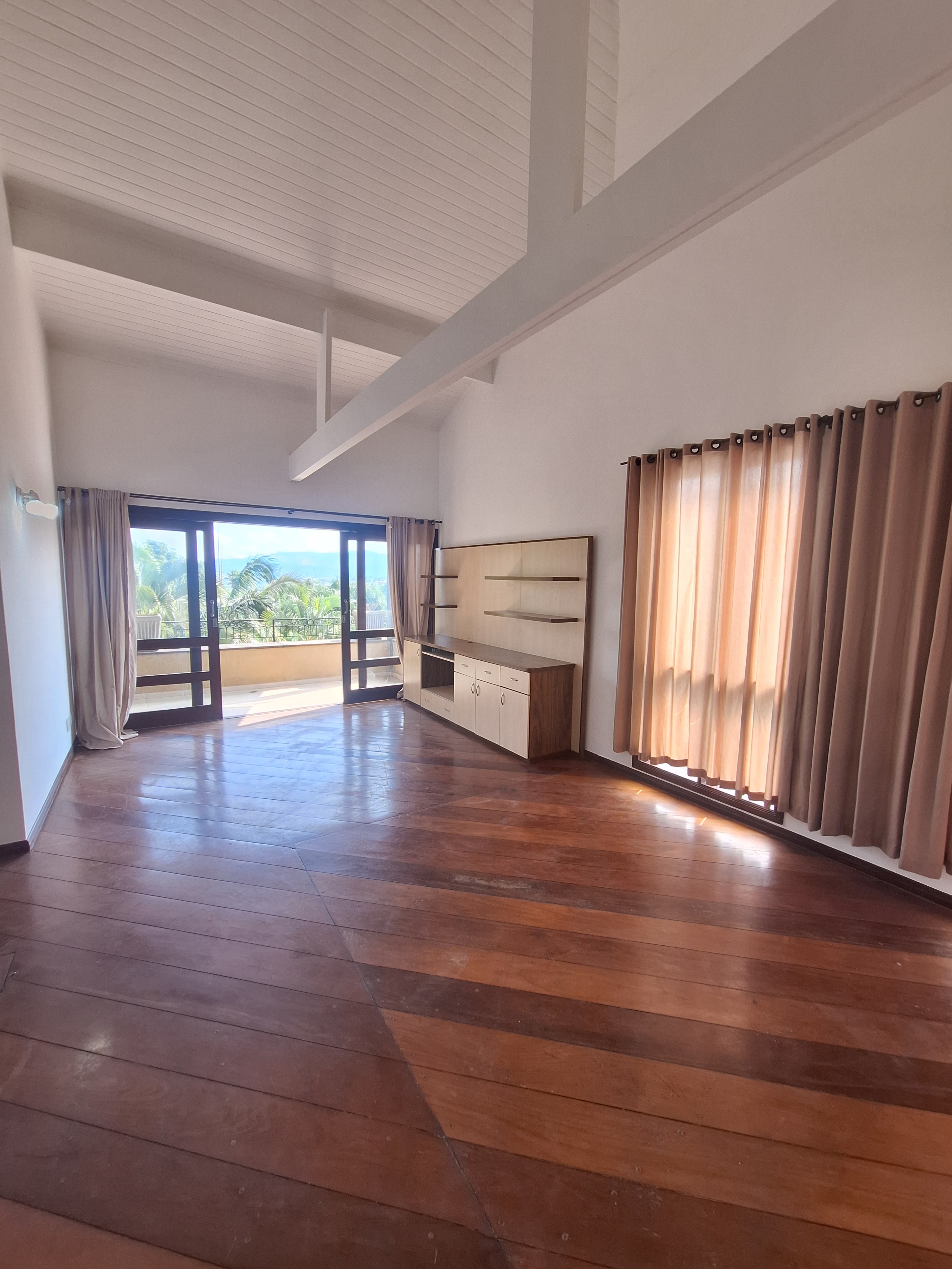 Casa para alugar com 4 quartos, 421m² - Foto 4