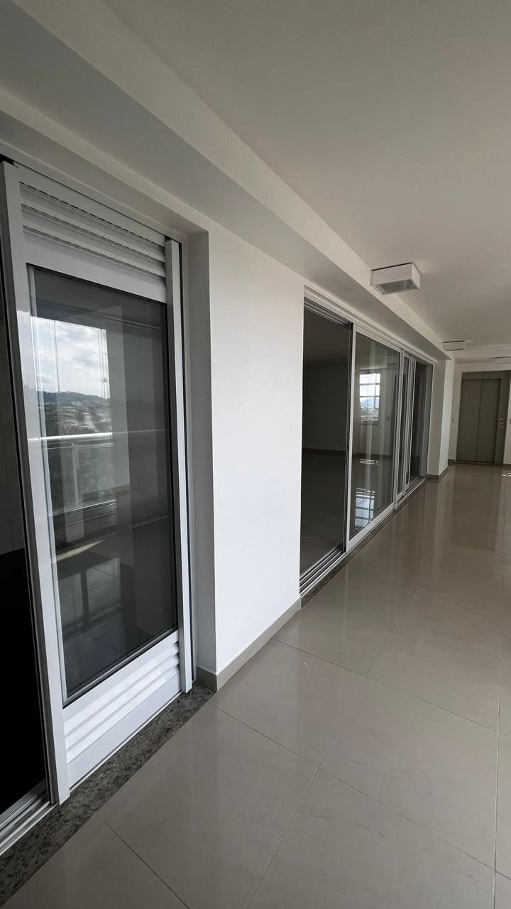 Apartamento para alugar com 3 quartos, 196m² - Foto 3