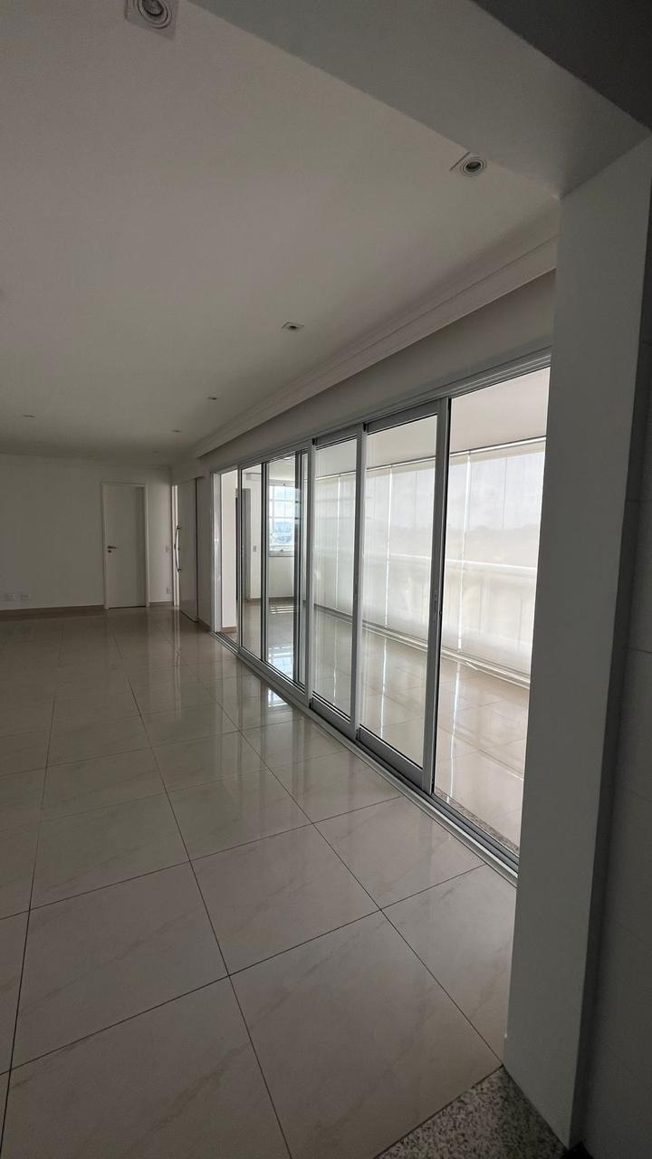 Apartamento para alugar com 3 quartos, 196m² - Foto 1