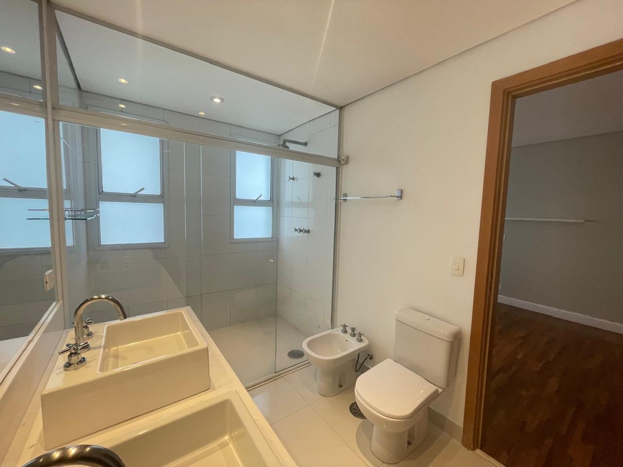 Apartamento para alugar com 3 quartos, 181m² - Foto 32