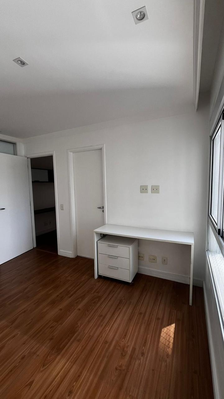 Apartamento para alugar com 3 quartos, 196m² - Foto 15