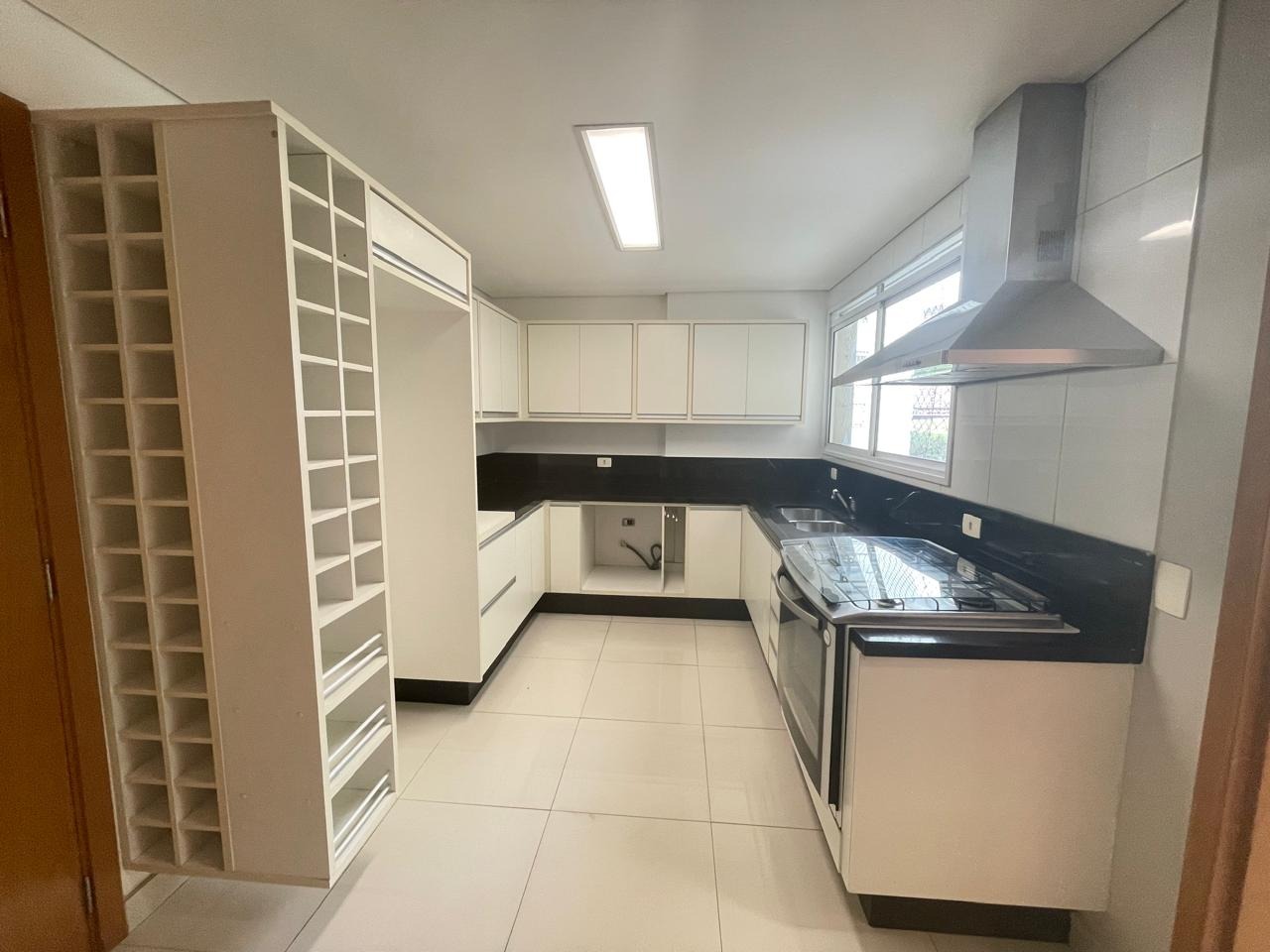 Apartamento para alugar com 3 quartos, 181m² - Foto 18