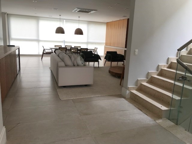 Casa à venda e aluguel com 4 quartos, 487m² - Foto 1