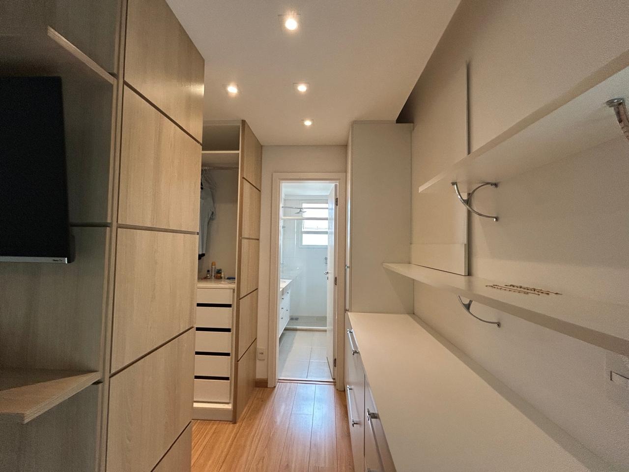 Apartamento para alugar com 3 quartos, 156m² - Foto 12