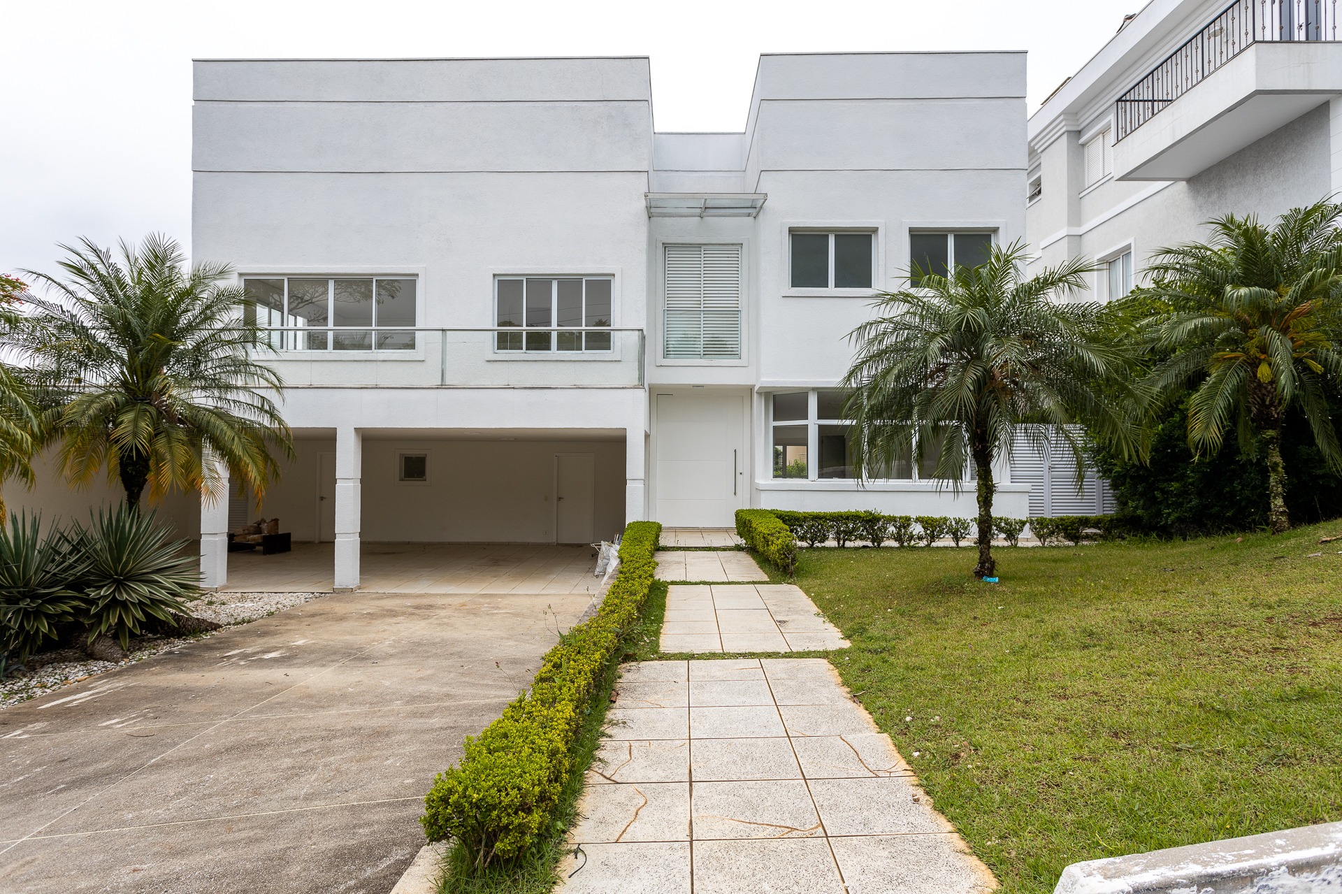 Casa à venda com 4 quartos, 442m² - Foto 1