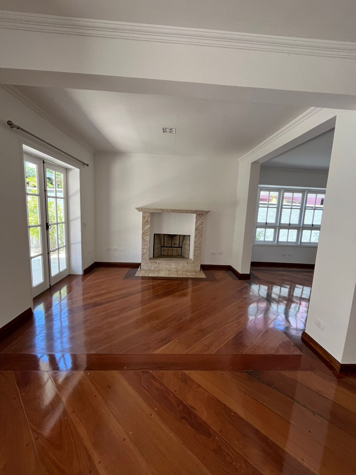 Casa para alugar com 4 quartos, 341m² - Foto 3