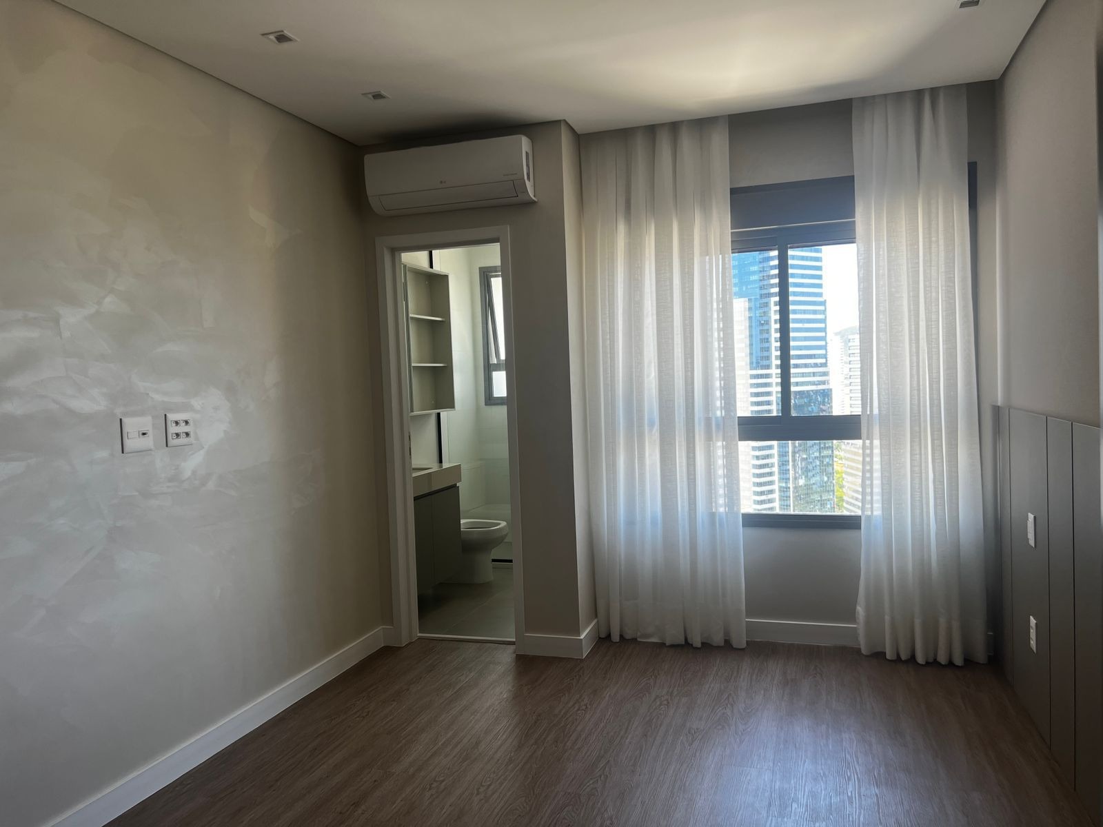 Apartamento para alugar com 2 quartos, 95m² - Foto 9