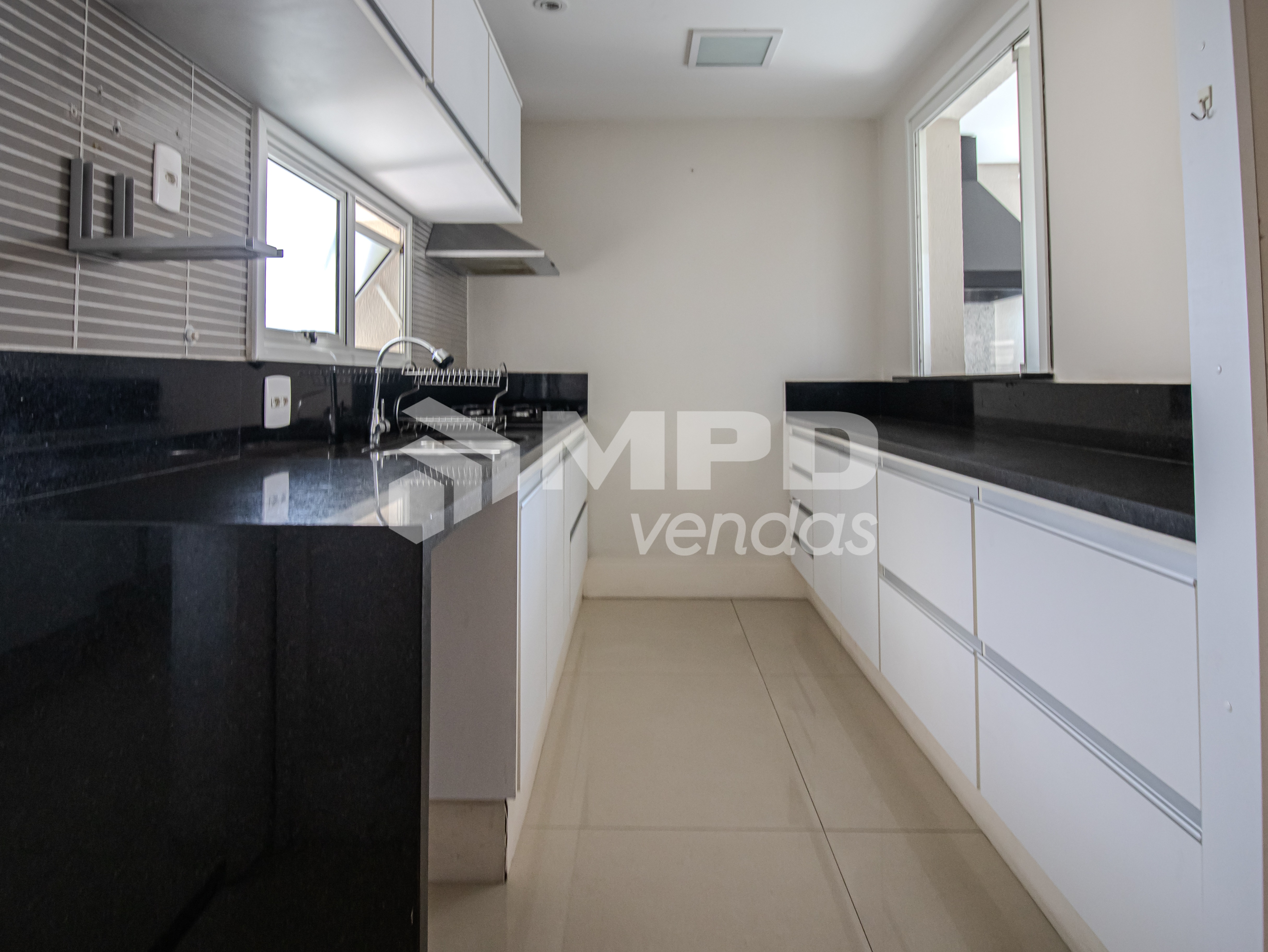 Apartamento à venda com 3 quartos, 156m² - Foto 9