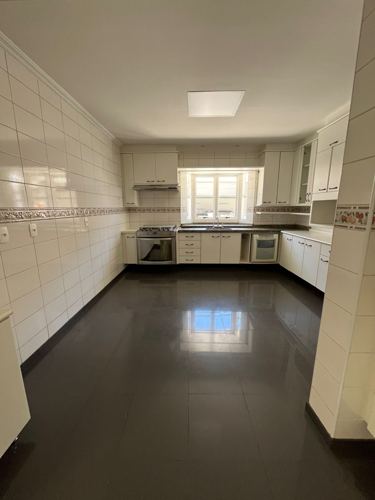 Casa para alugar com 4 quartos, 341m² - Foto 9