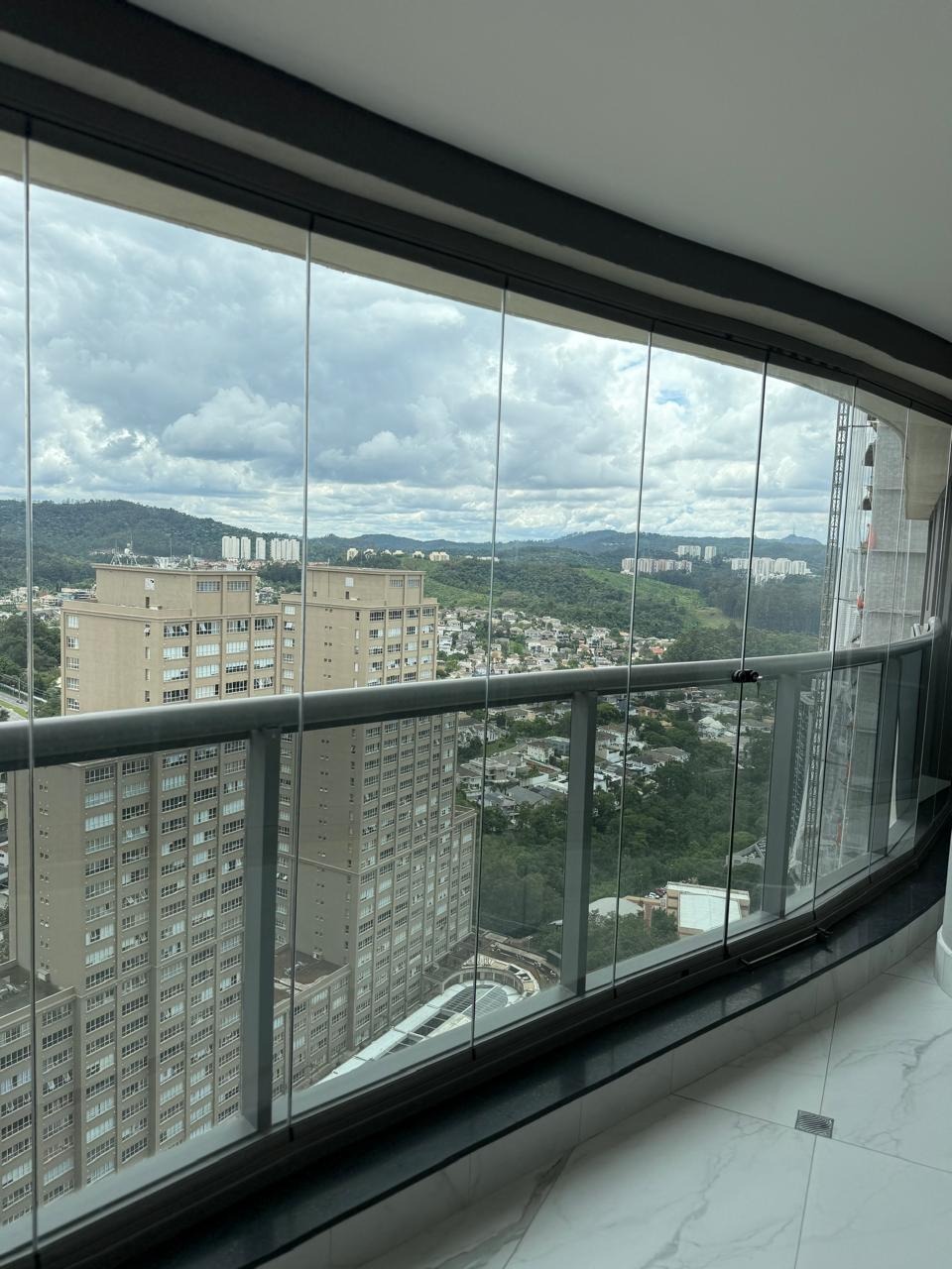 Apartamento à venda com 3 quartos, 180m² - Foto 2