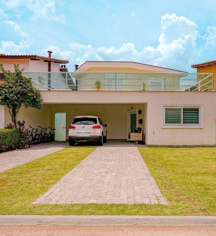 Casa à venda e aluguel com 4 quartos, 234m² - Foto 1