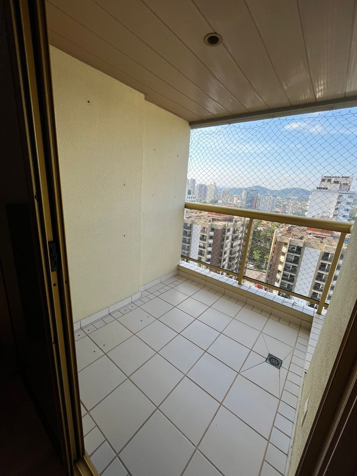 Apartamento para alugar com 3 quartos, 107m² - Foto 3