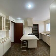 Casa para alugar com 3 quartos, 318m² - Foto 10