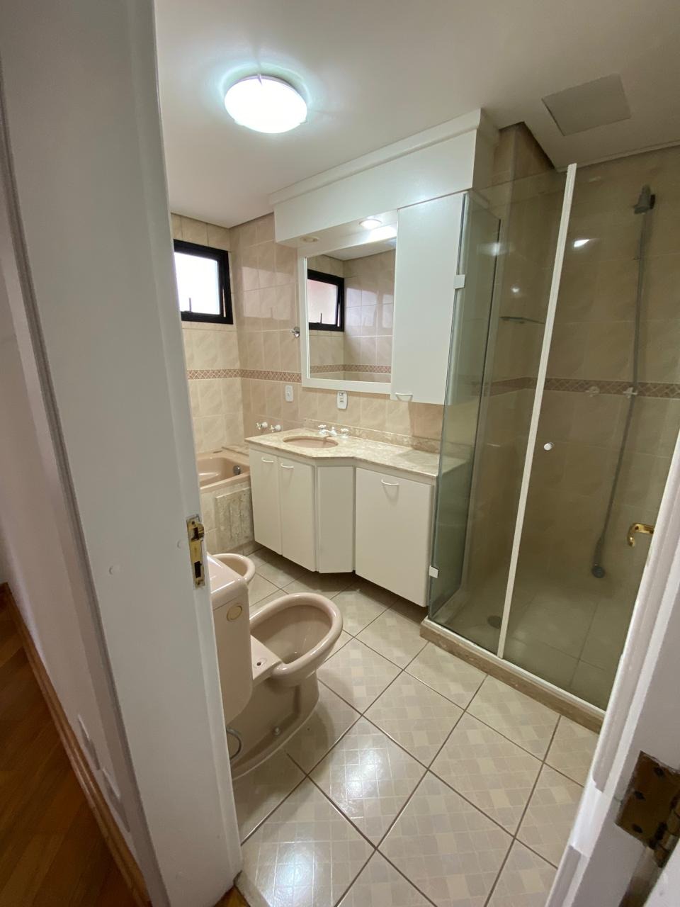 Apartamento para alugar com 3 quartos, 170m² - Foto 18