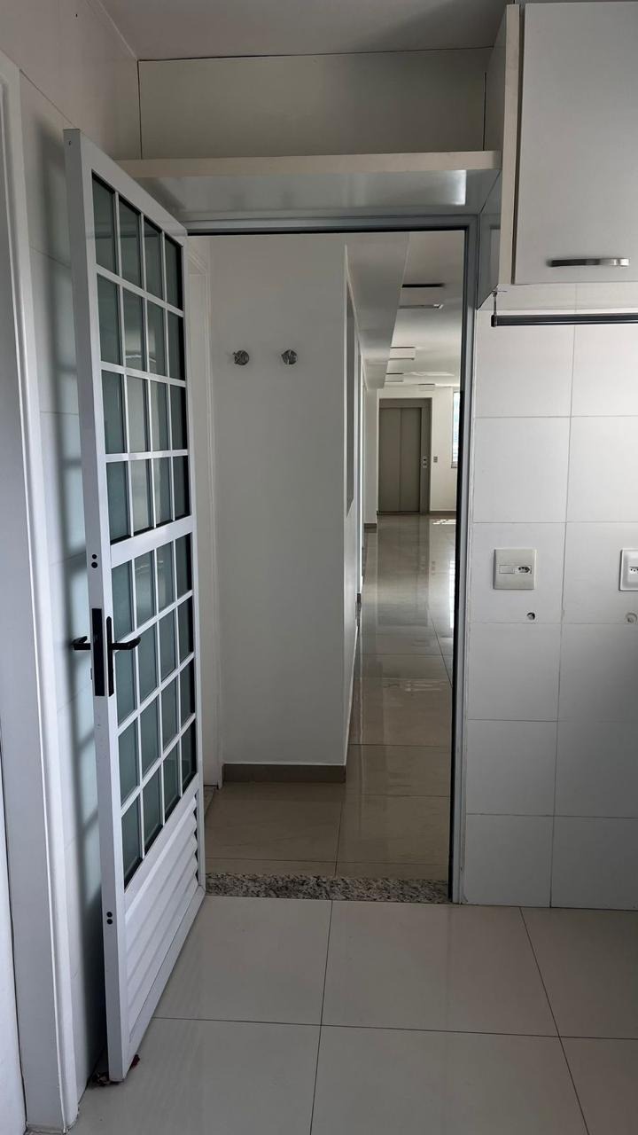 Apartamento para alugar com 3 quartos, 196m² - Foto 7