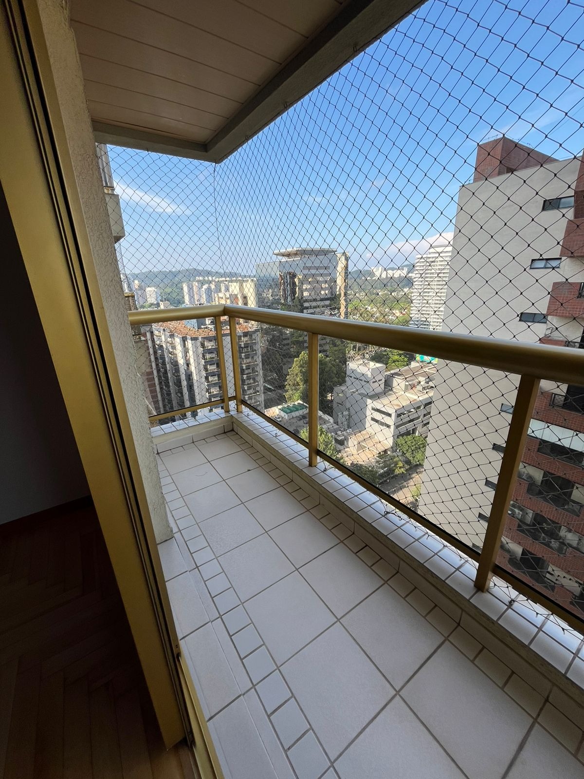 Apartamento para alugar com 3 quartos, 107m² - Foto 1