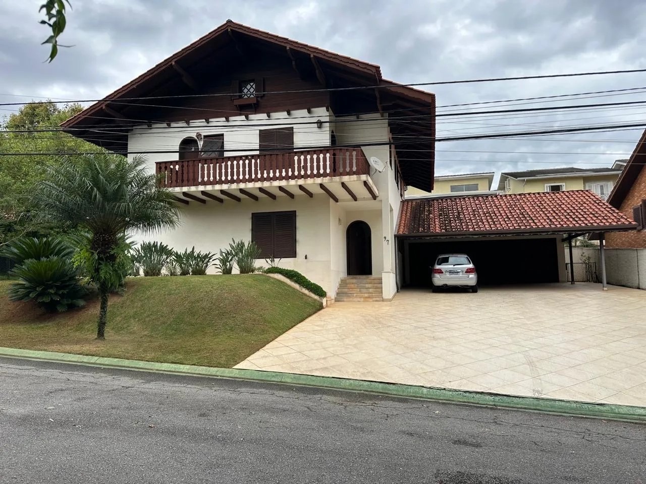 Casa à venda com 4 quartos, 387m² - Foto 1