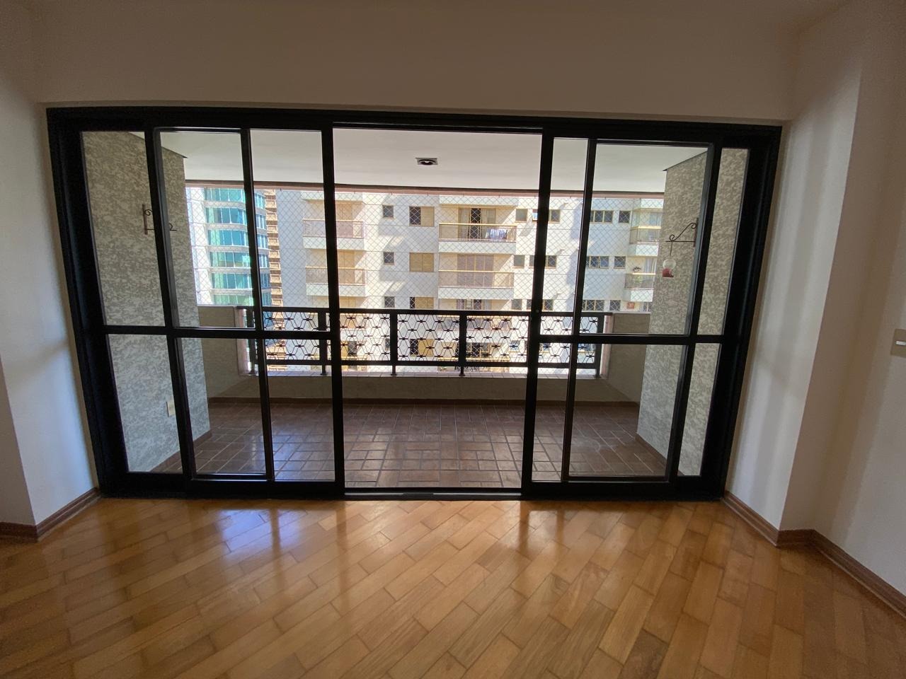 Apartamento para alugar com 3 quartos, 170m² - Foto 2