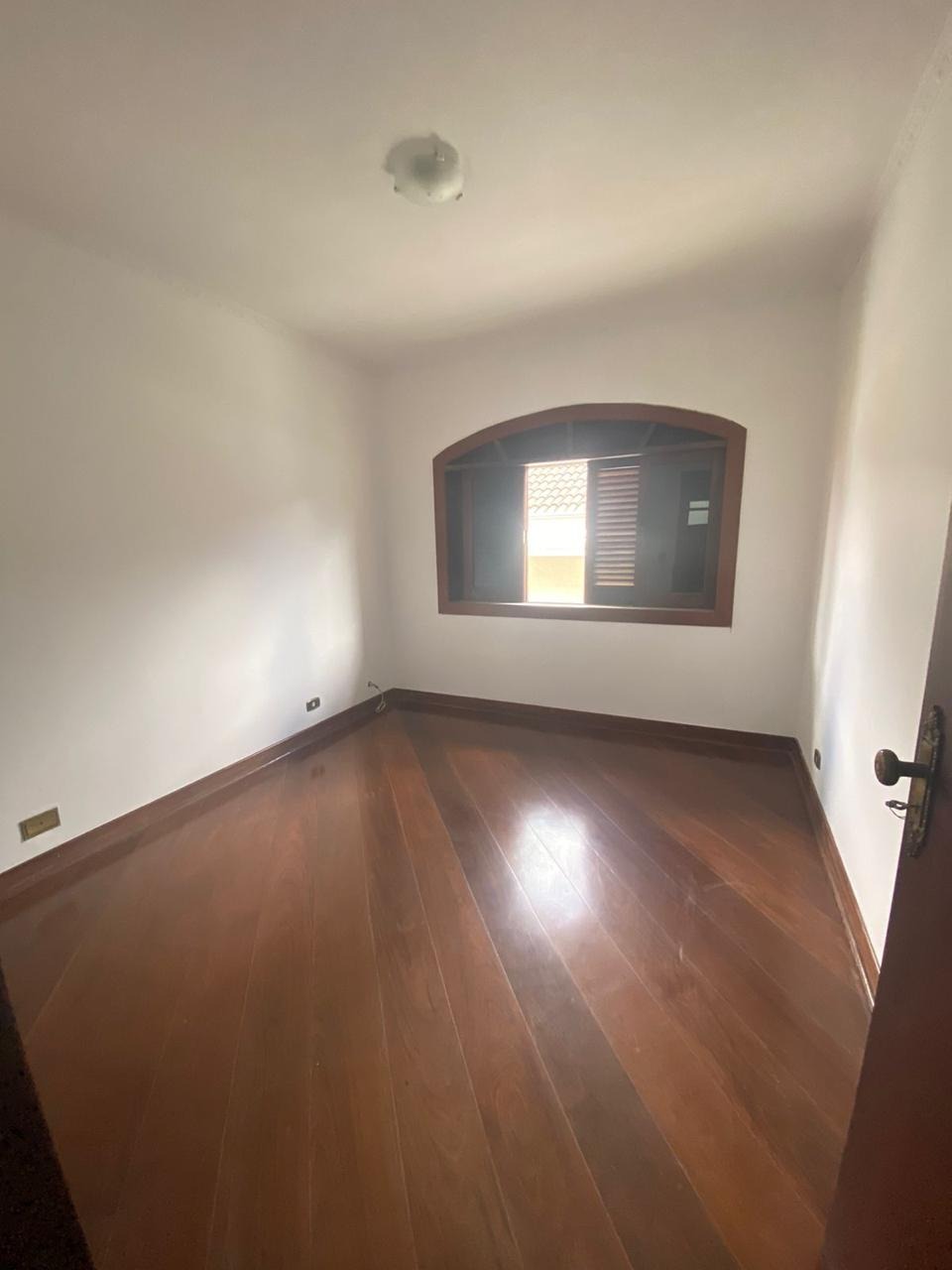 Casa de Condomínio para alugar com 4 quartos, 500m² - Foto 11