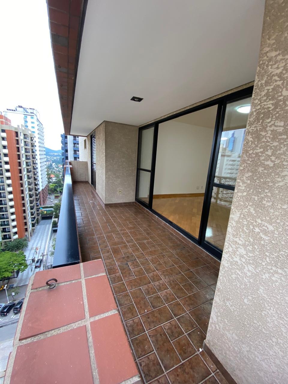 Apartamento para alugar com 3 quartos, 170m² - Foto 3