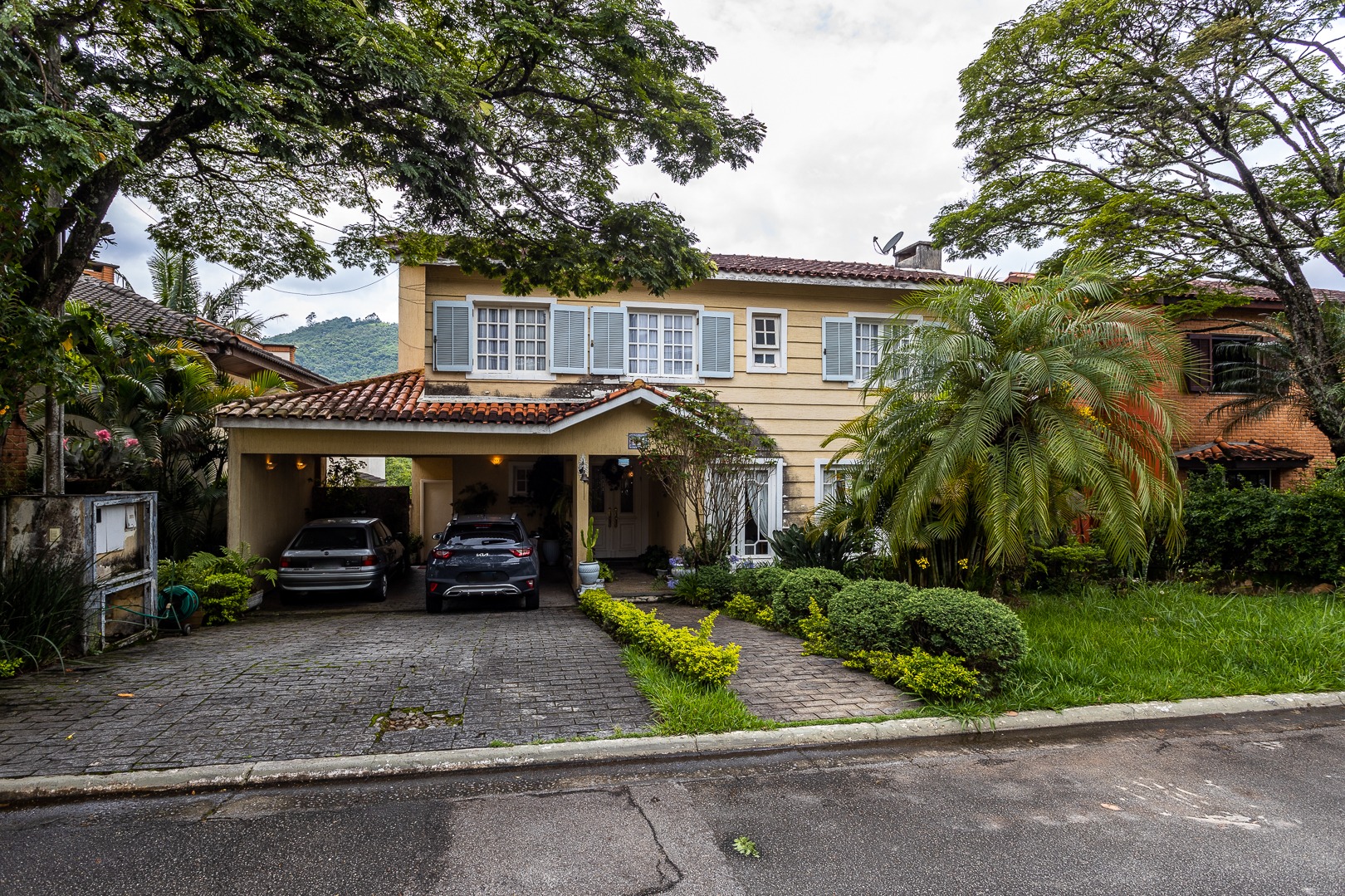 Casa de Condomínio para alugar com 5 quartos, 361m² - Foto 1