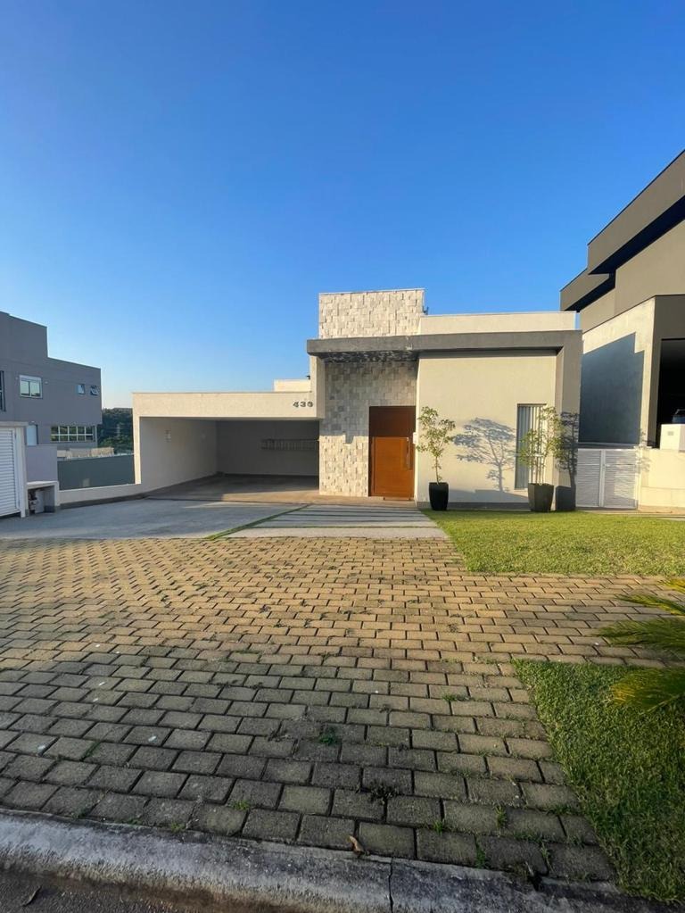 Casa de Condomínio à venda e aluguel com 3 quartos, 205m² - Foto 1