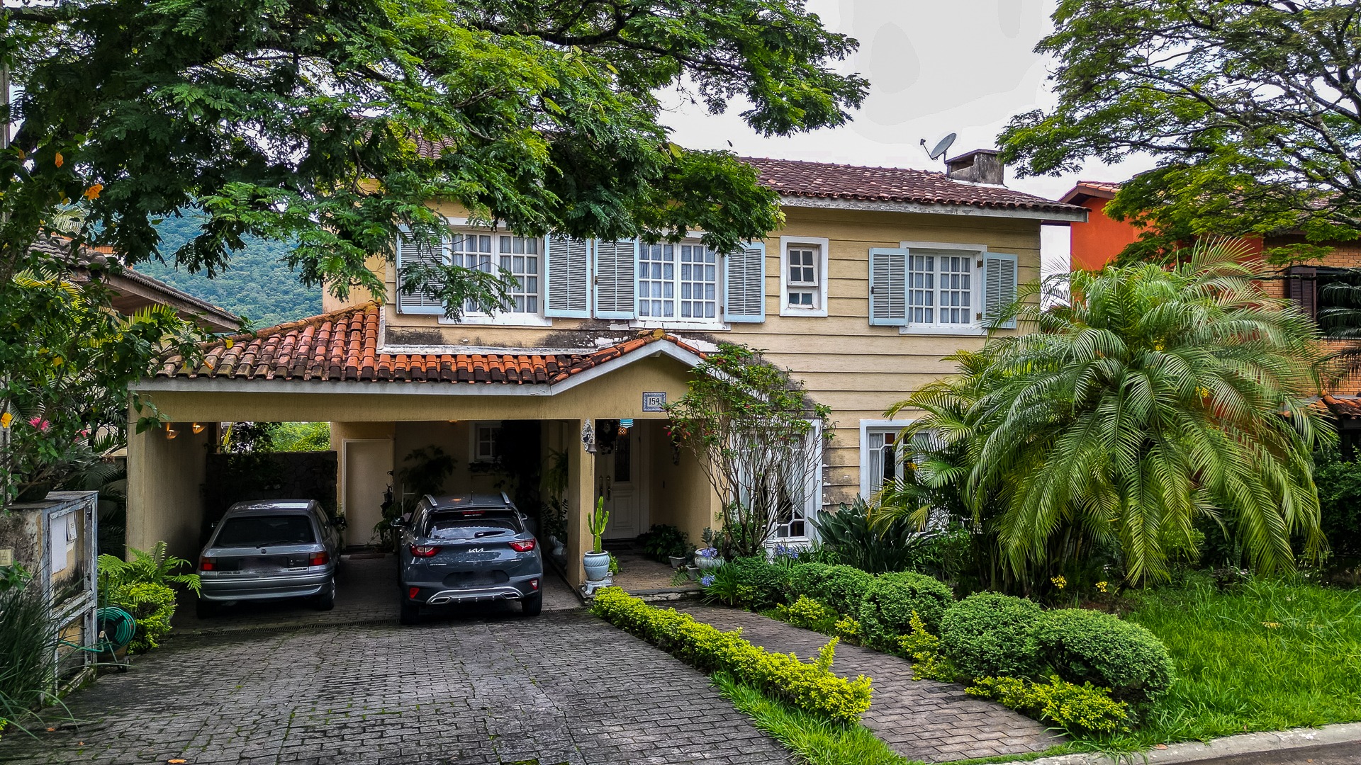 Casa de Condomínio para alugar com 5 quartos, 361m² - Foto 2