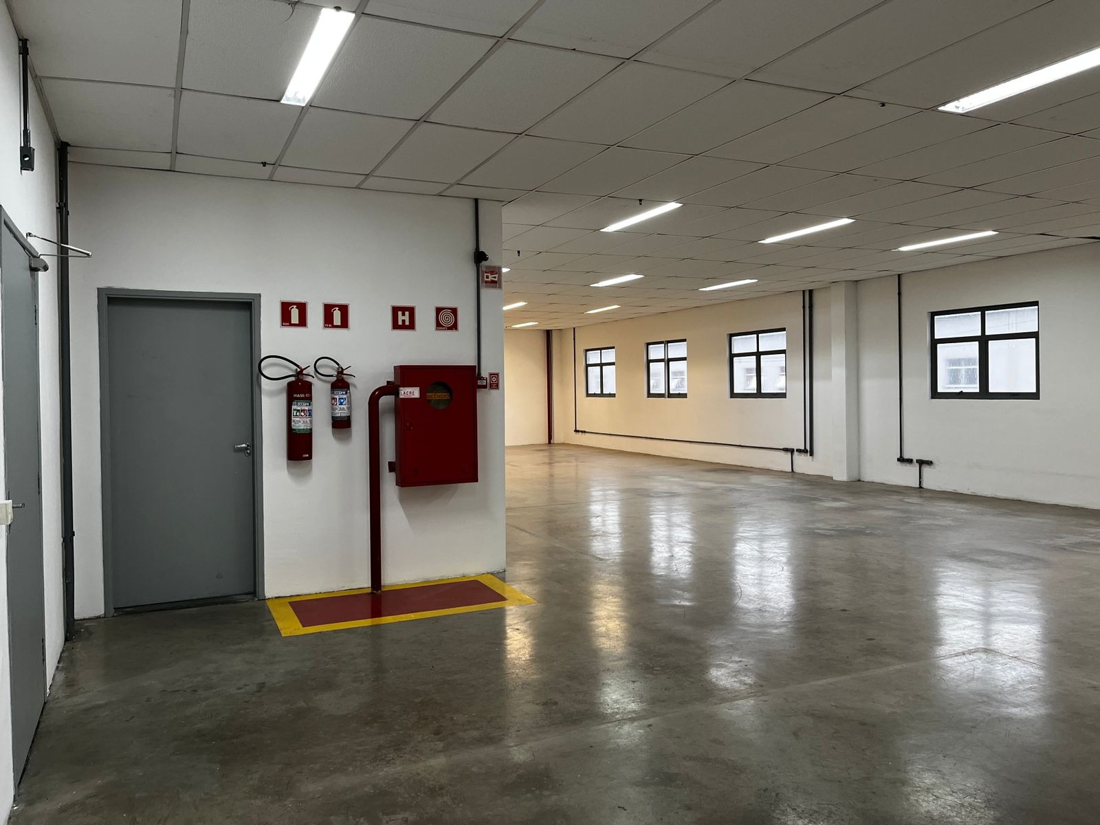 Depósito-Galpão-Armazém para alugar, 1298m² - Foto 12