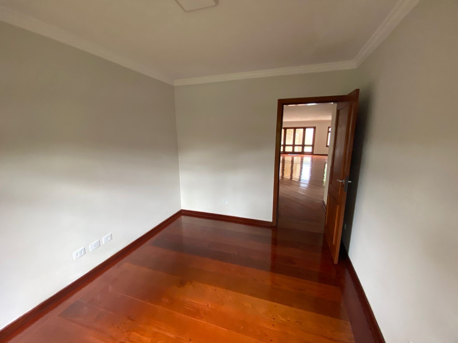 Casa de Condomínio para alugar com 4 quartos, 450m² - Foto 3