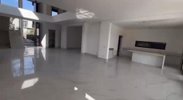 Casa de Condomínio à venda com 4 quartos, 489m² - Foto 2