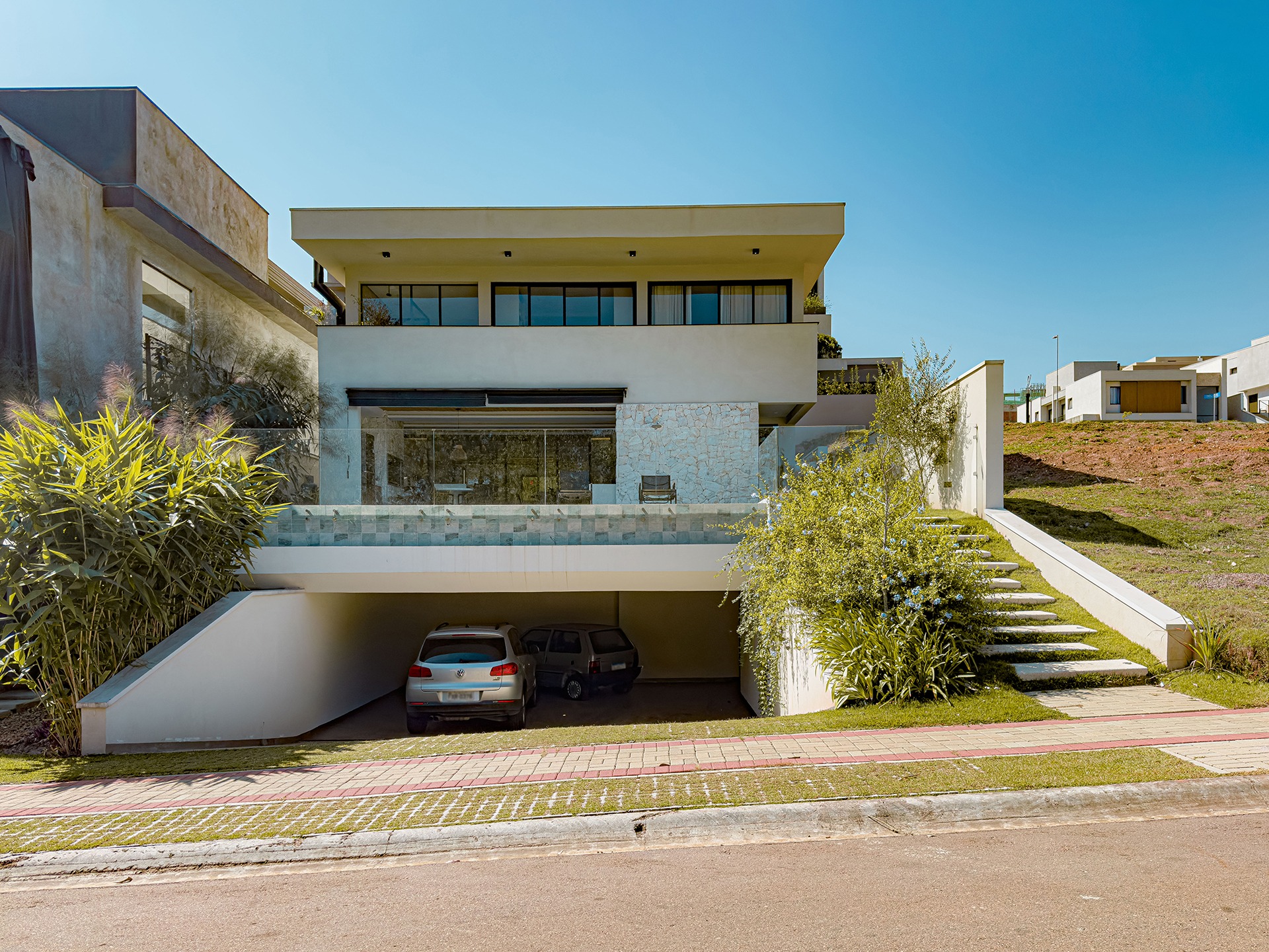 Casa de Condomínio à venda com 4 quartos, 309m² - Foto 1