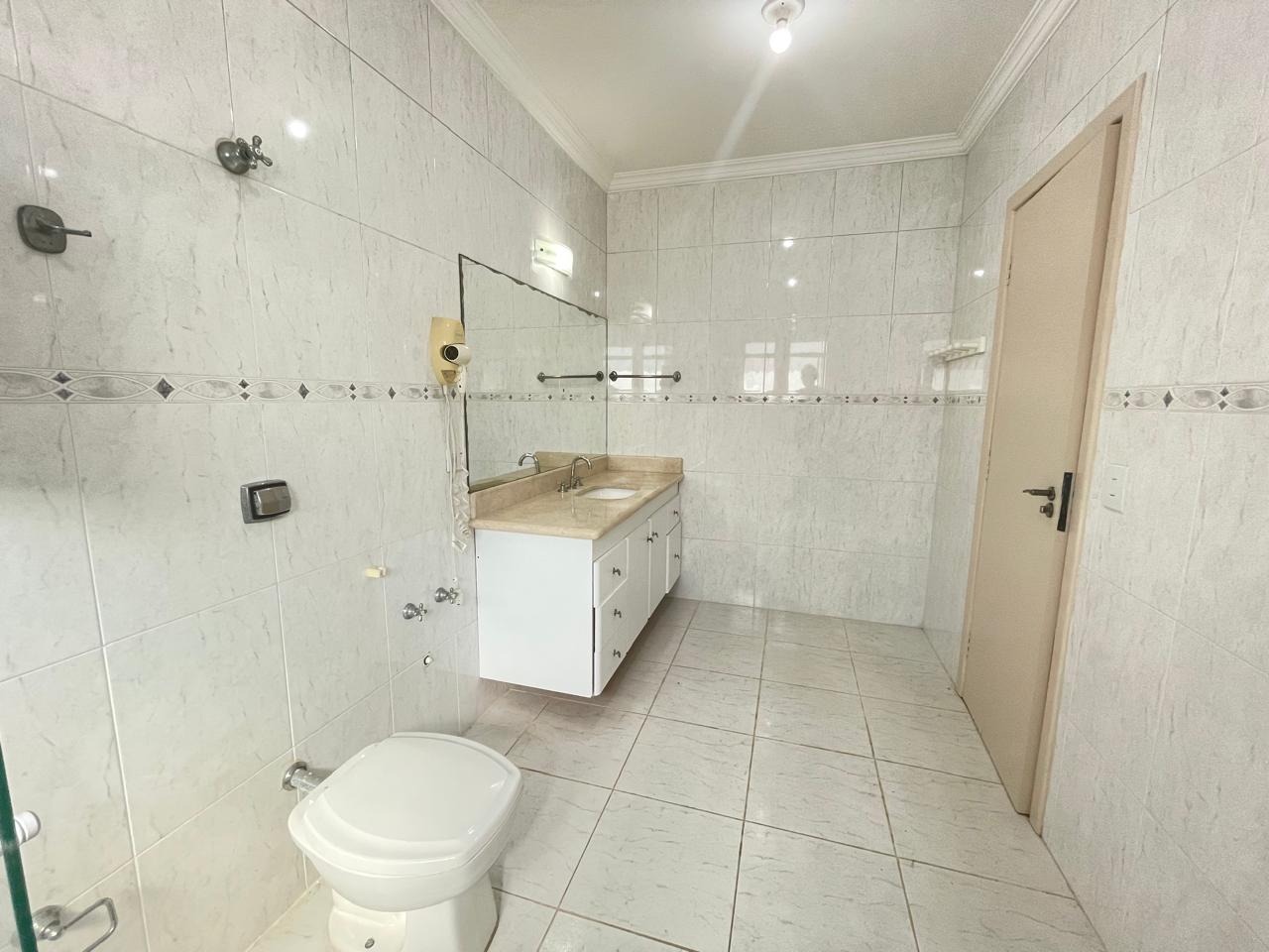 Casa de Condomínio para alugar com 4 quartos, 500m² - Foto 79