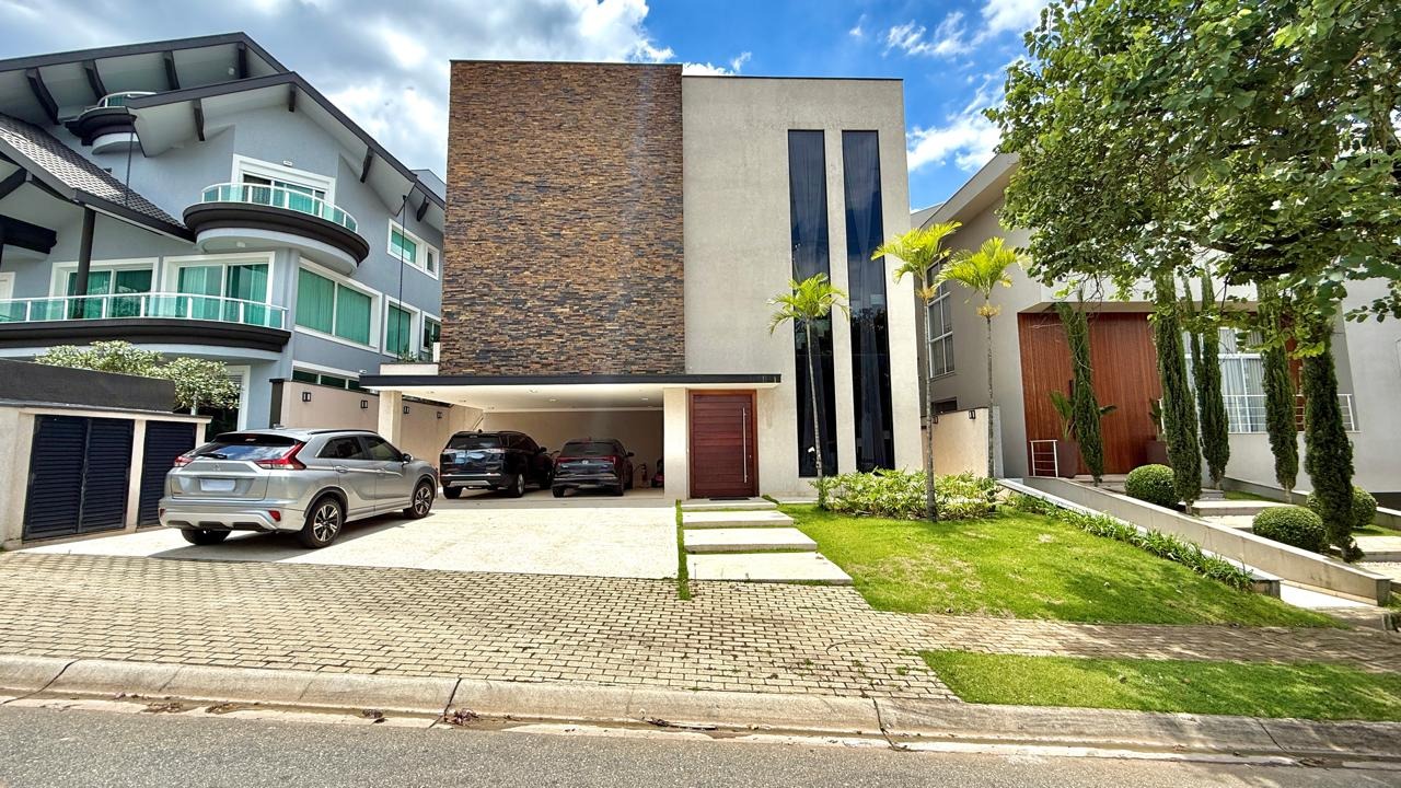 Sobrado à venda com 4 quartos, 533m² - Foto 1